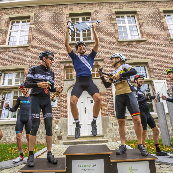 HEUVELLAND 2019 © Jan D’Hondt - fietsers - winnaar - podium - Bezoekerscentrum - Kemmel_k
