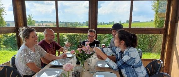 Pop-up chalet_aan tafel © Dranouter Centrum