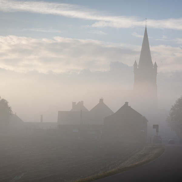 FEBRUARI MAANDSTAPPER Heuvelland_herfst_oktober_Wijtschate_ochtendgloren_donker_ThierryCaignie